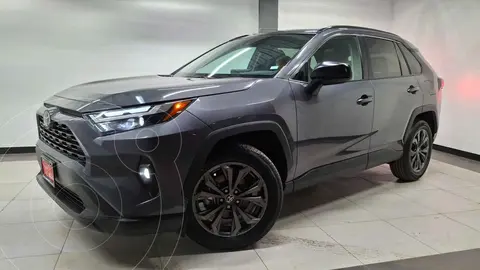 Toyota RAV4 XLE usado (2023) color Gris precio $550,000