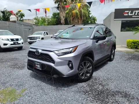 Toyota RAV4 XLE usado (2022) color Gris precio $519,900