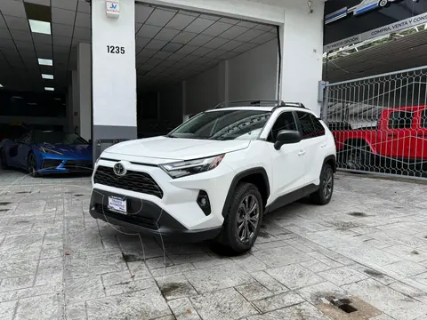 Toyota RAV4 XLE usado (2022) color Blanco precio $539,900