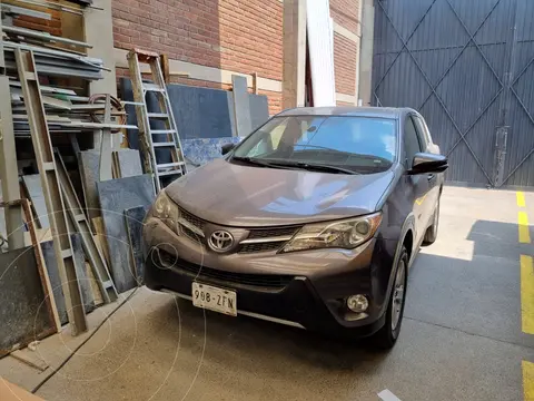 Toyota RAV4 XLE usado (2014) color Gris precio $220,000