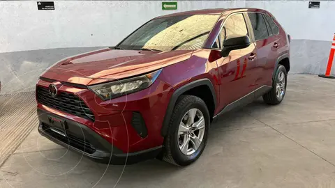 Toyota RAV4 LE usado (2022) color Rojo precio $514,000