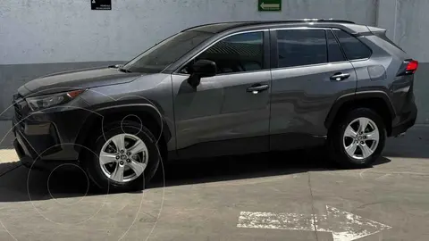 Toyota RAV4 LE usado (2021) color Gris precio $419,000