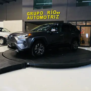 Toyota RAV4 Limited usado (2023) color Gris Oscuro financiado en mensualidades(enganche $80,728 mensualidades desde $17,020)