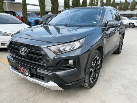 Toyota RAV4 SUV usado (2019) color TOYH GRIS precio $409,000