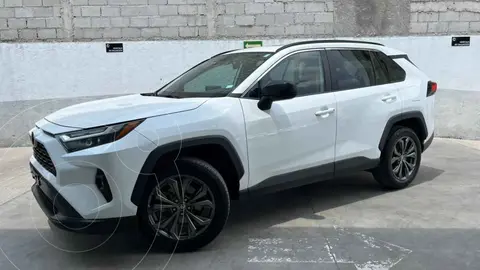 Toyota RAV4 XLE usado (2022) color Blanco precio $469,000