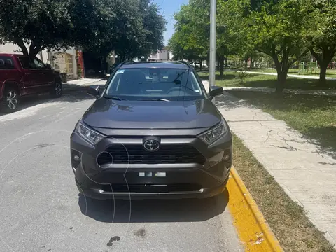 Toyota RAV4 XLE usado (2021) color Gris Oscuro precio $472,300