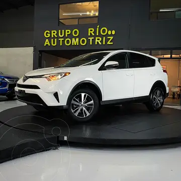 Toyota RAV4 XLE Plus 4WD usado (2018) color Blanco precio $319,000