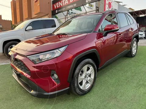 Toyota RAV4 XLE usado (2019) color Rojo precio $439,999