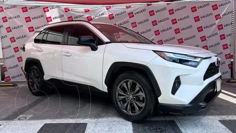 Toyota RAV4 XLE usado (2022) color Blanco financiado en mensualidades(enganche $208,582 mensualidades desde $8,961)