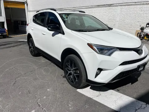 Toyota RAV4 SE 4WD usado (2018) color Blanco precio $335,500