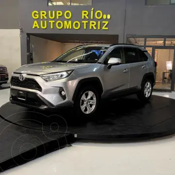 Toyota RAV4 XLE usado (2020) color plateado financiado en mensualidades(enganche $52,062 mensualidades desde $10,977)