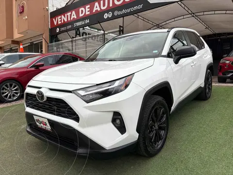 Toyota RAV4 XLE usado (2022) color Blanco precio $519,999