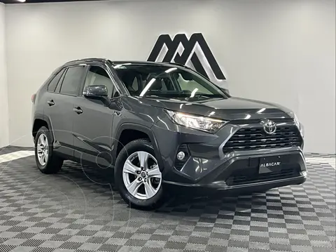 Toyota RAV4 XLE usado (2019) color Gris precio $449,900