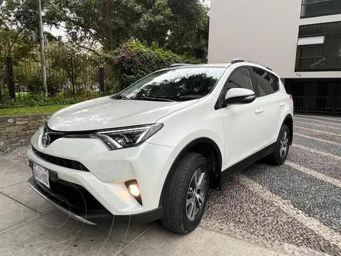 Toyota Rav4 2.5L Power D-Lux 4x4 Aut usado (2018) color Blanco precio u$s26,500