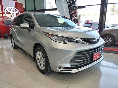 Toyota Sienna HEV Limited usado (2022) color plateado precio $899,000