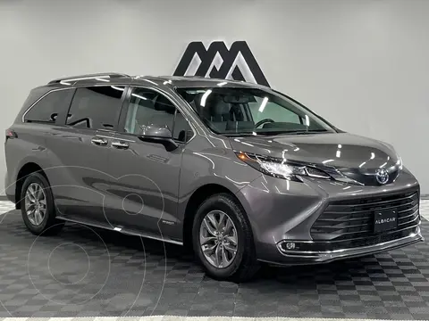 Toyota Sienna HEV XLE Piel usado (2021) color Gris precio $629,999