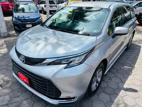Toyota Sienna HEV LE usado (2021) color Plata financiado en mensualidades(enganche $160,444 mensualidades desde $14,251)