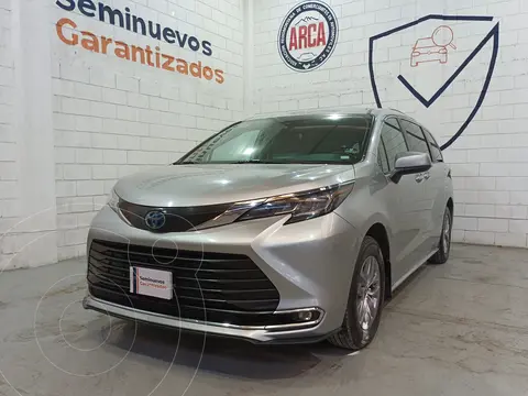 Toyota Sienna HEV XLE usado (2022) color Plata precio $690,000