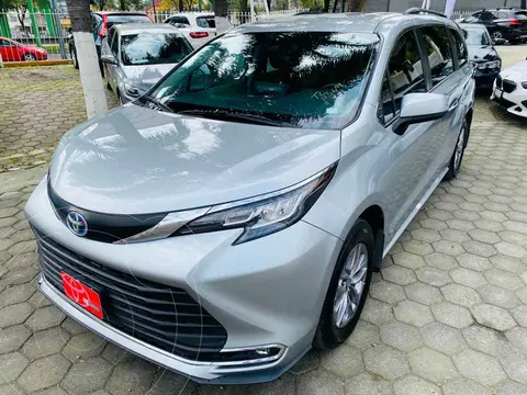 Toyota Sienna HEV XLE usado (2021) color Plata financiado en mensualidades(enganche $212,044 mensualidades desde $18,834)