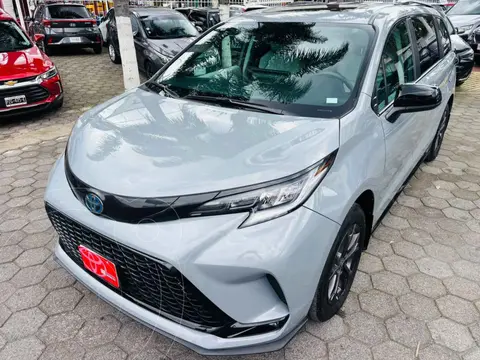 Toyota Sienna HEV XSE usado (2025) color Gris financiado en mensualidades(enganche $267,944 mensualidades desde $23,800)