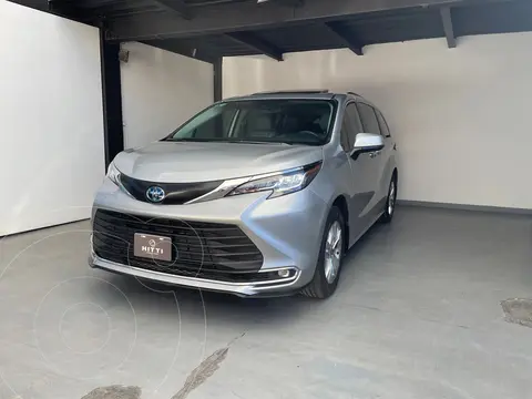 Toyota Sienna HEV XLE Piel usado (2022) color plateado precio $855,000