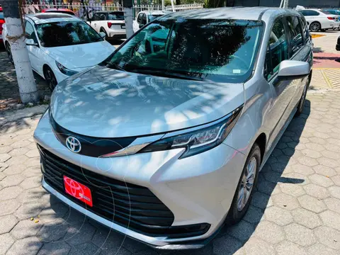 Toyota Sienna HEV LE usado (2021) color Plata financiado en mensualidades(enganche $160,444 mensualidades desde $14,251)