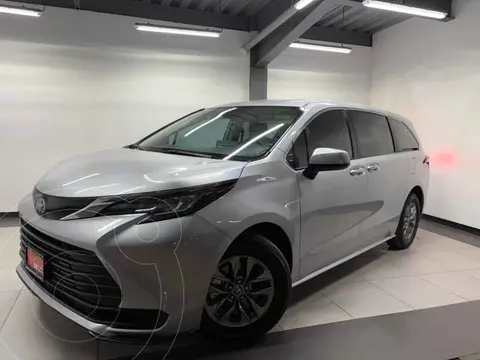 Toyota Sienna HEV LE usado (2022) color Plata precio $660,000