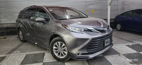 Toyota Sienna HEV XLE usado (2021) color Gris precio $570,000