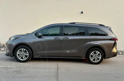Toyota Sienna HEV XLE Piel usado (2022) color Gris Metalico precio $770,000