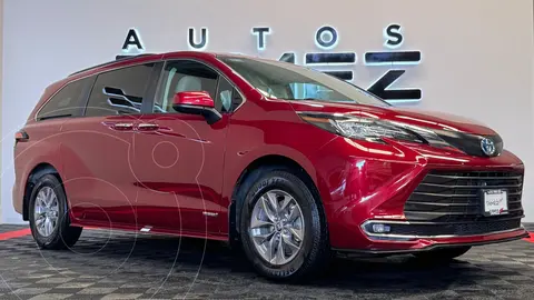 Toyota Sienna HEV XLE Piel usado (2021) color Rojo precio $649,000