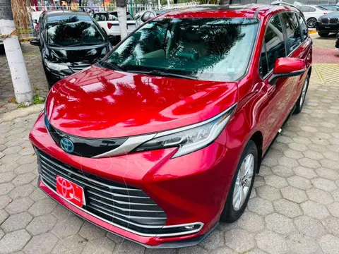 Toyota Sienna HEV Limited usado (2022) color Rojo financiado en mensualidades(enganche $203,981 mensualidades desde $18,118)