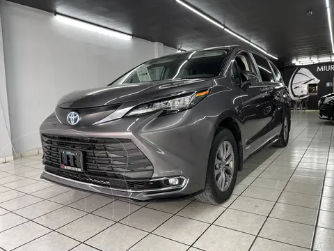 Toyota Sienna HEV XLE Piel usado (2021) color Gris Metalico precio $789,000