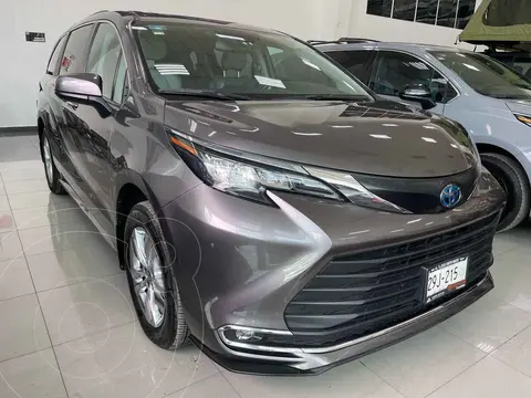 Toyota Sienna HEV XLE Piel usado (2022) color Gris financiado en mensualidades(enganche $215,000 mensualidades desde $18,154)