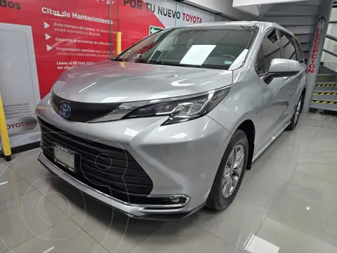Toyota Sienna HEV XLE Piel usado (2022) color Plata financiado en mensualidades(enganche $180,642 mensualidades desde $17,820)