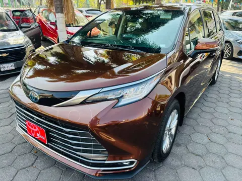 Toyota Sienna HEV Limited usado (2022) color Cafe financiado en mensualidades(enganche $227,631 mensualidades desde $20,219)