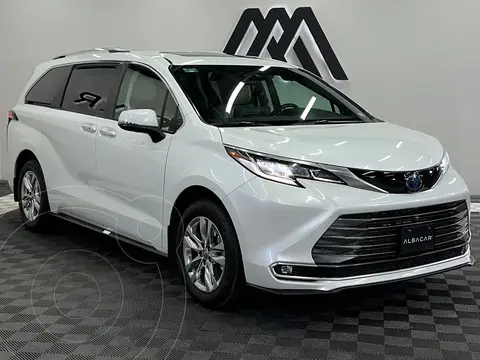 Toyota Sienna HEV Limited usado (2022) color Blanco precio $739,999