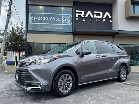Toyota Sienna HEV XLE usado (2021) color Gris precio $589,800