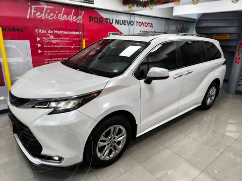 Toyota Sienna HEV XLE Piel usado (2022) color Blanco precio $805,000