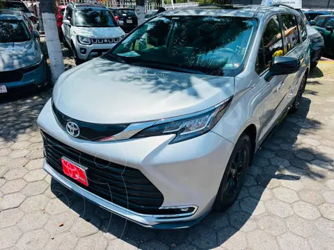 Toyota Sienna HEV XLE Piel usado (2021) color Plata precio $678,000
