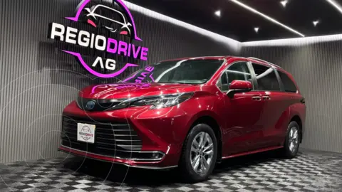 Toyota Sienna HEV XLE Piel usado (2022) color Rojo precio $849,900