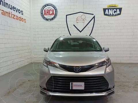 Toyota Sienna HEV XLE usado (2022) color plateado precio $690,000