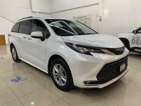 Toyota Sienna HEV XLE Piel usado (2022) color plateado financiado en mensualidades(enganche $217,728 mensualidades desde $18,691)