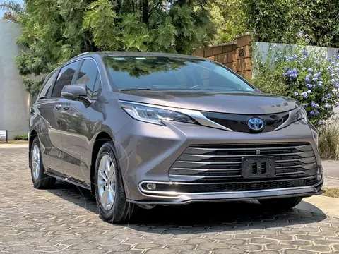 Toyota Sienna HEV Limited usado (2022) color Gris Metalico precio $1,035,000