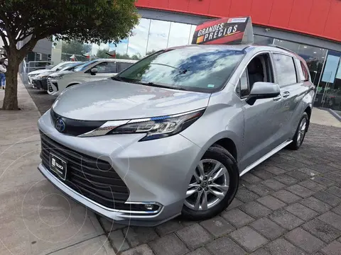 Toyota Sienna HEV XLE Piel usado (2022) color Plata financiado en mensualidades(enganche $228,169 mensualidades desde $24,280)