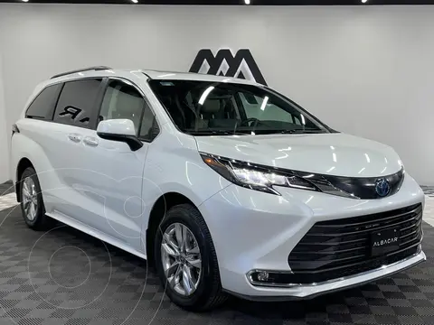 Toyota Sienna HEV XLE Piel usado (2022) color Blanco precio $739,999