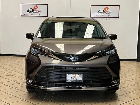 Toyota Sienna HEV XLE Piel usado (2022) color Gris precio $818,500