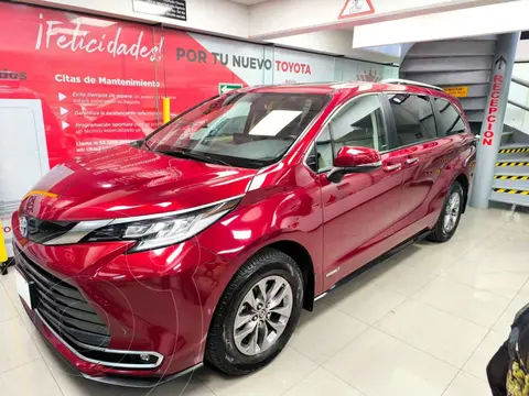 Toyota Sienna HEV XLE Piel usado (2021) color Rojo financiado en mensualidades(enganche $168,300 mensualidades desde $16,603)