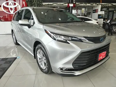 Toyota Sienna HEV XLE Piel usado (2022) color plateado precio $859,000