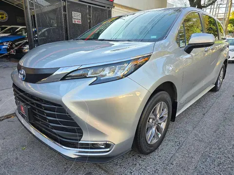 Toyota Sienna HEV XLE Piel usado (2021) color Plata financiado en mensualidades(enganche $244,443 mensualidades desde $15,197)