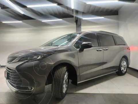 Toyota Sienna HEV XLE usado (2022) color Gris precio $740,000